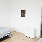 Bit01-04 Monteur In Appartement Gondenbrett