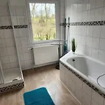 Bit01-04 Monteur In Appartement Gondenbrett