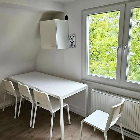 Comfortable In Gondenbrett