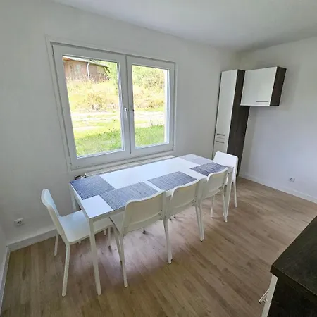 Bit01-04 Monteur In Appartement *
