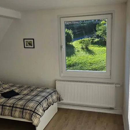 Bit01-04 Monteur In Appartement Gondenbrett
